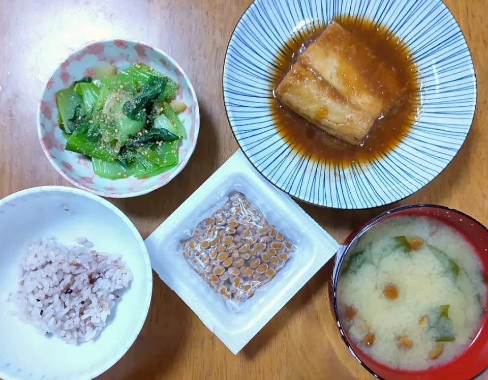 2022 0127　鯖のみぞれ煮　チンゲン菜の蒸し物　納豆　なめことわかめのお味噌汁|いもこ。さん