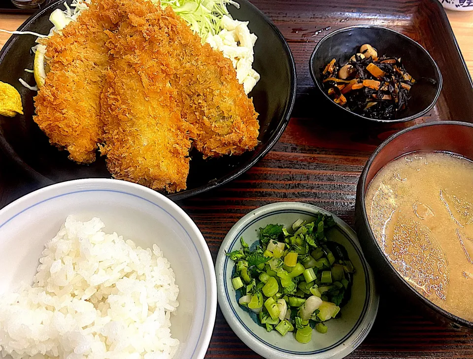 人気の食堂で鯵フライ定食|須佐 浩幸さん