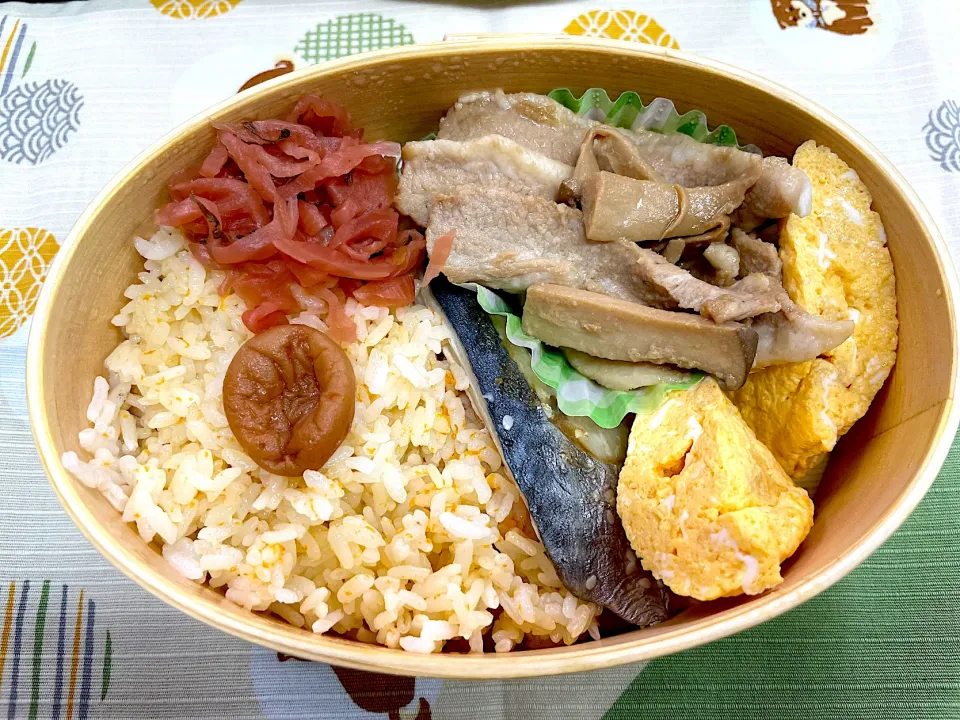 豚肉炒め、さばと玉子焼きとにんじんご飯🍱|なお🅿️さん