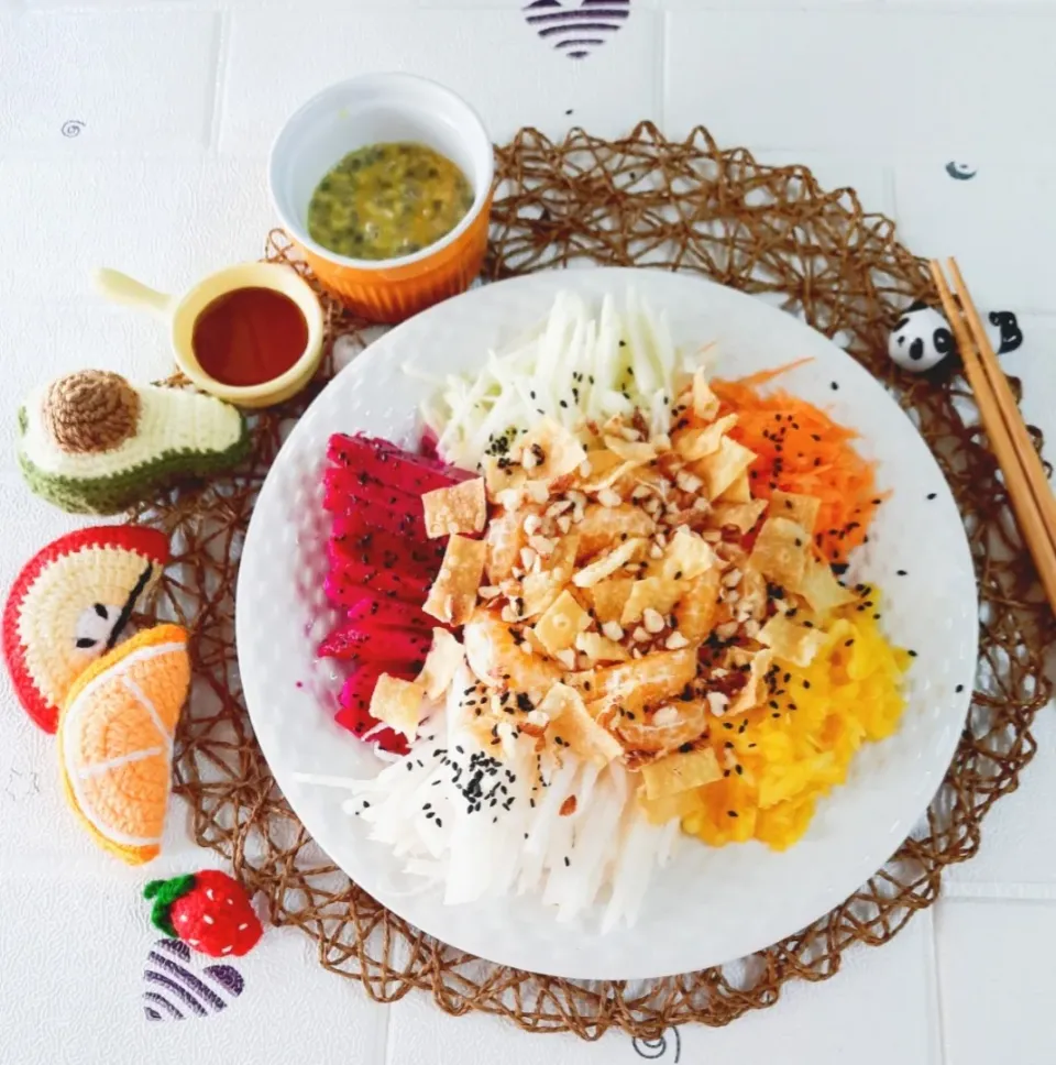 Mixed Friut Yee Sang|recipe |フルーツ|फल
🍐🥭🍏🥕🍊🍯🥢🧧🏮🐯
**recipe video**|vivena🌱さん