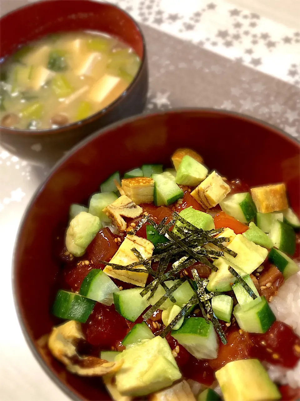 サーモンとマグロとアボカドのユッケ丼|HAPPYさん