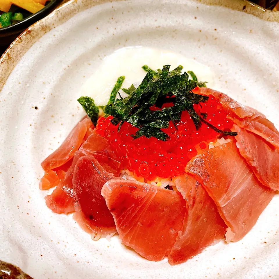 Snapdishの料理写真:⭐マグロといくらの山かけ丼⭐|Laniさん