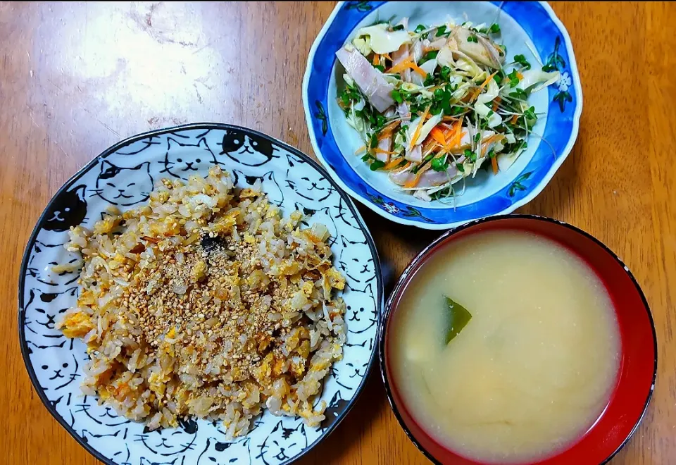 2022 0129　しらすの和風パスタ炒飯　中華風サラダ　豆腐とわかめのお味噌汁|いもこ。さん