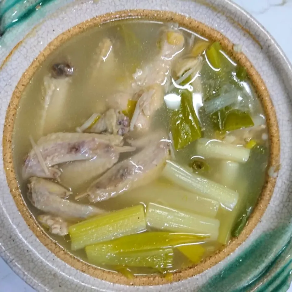 狸の宴シリーズ

前菜からの～
本日の主菜はタッカンマリ
タレ
タデギ(ヤンニョム)と酢醤油
※タテギレシピ記載。

皆様に乾杯‼️(*´▽｀)っ🍻|タヌキさん