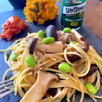 Snapdishの料理写真:鯖缶とキノコのカレー風味和パスタ^ ^|そらのんみこさん