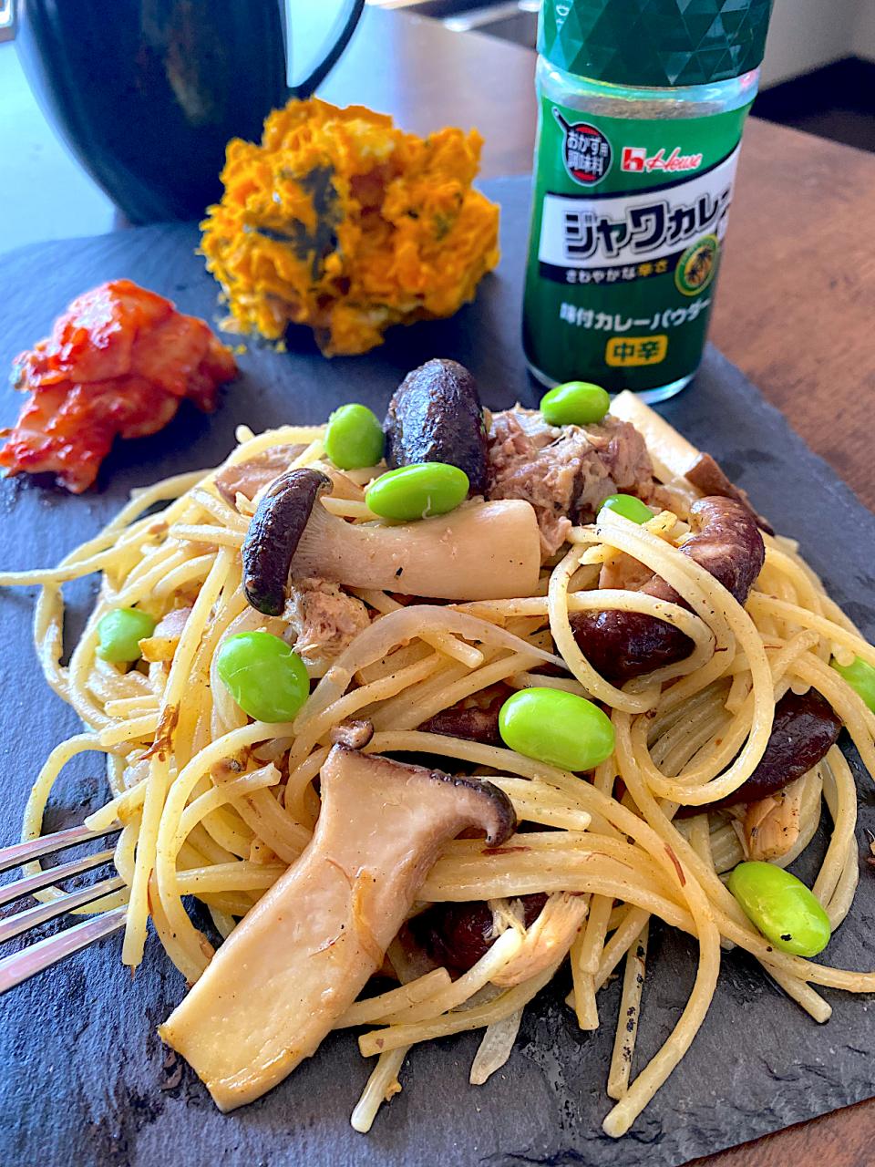 鯖缶とキノコのカレー風味和パスタ^ ^