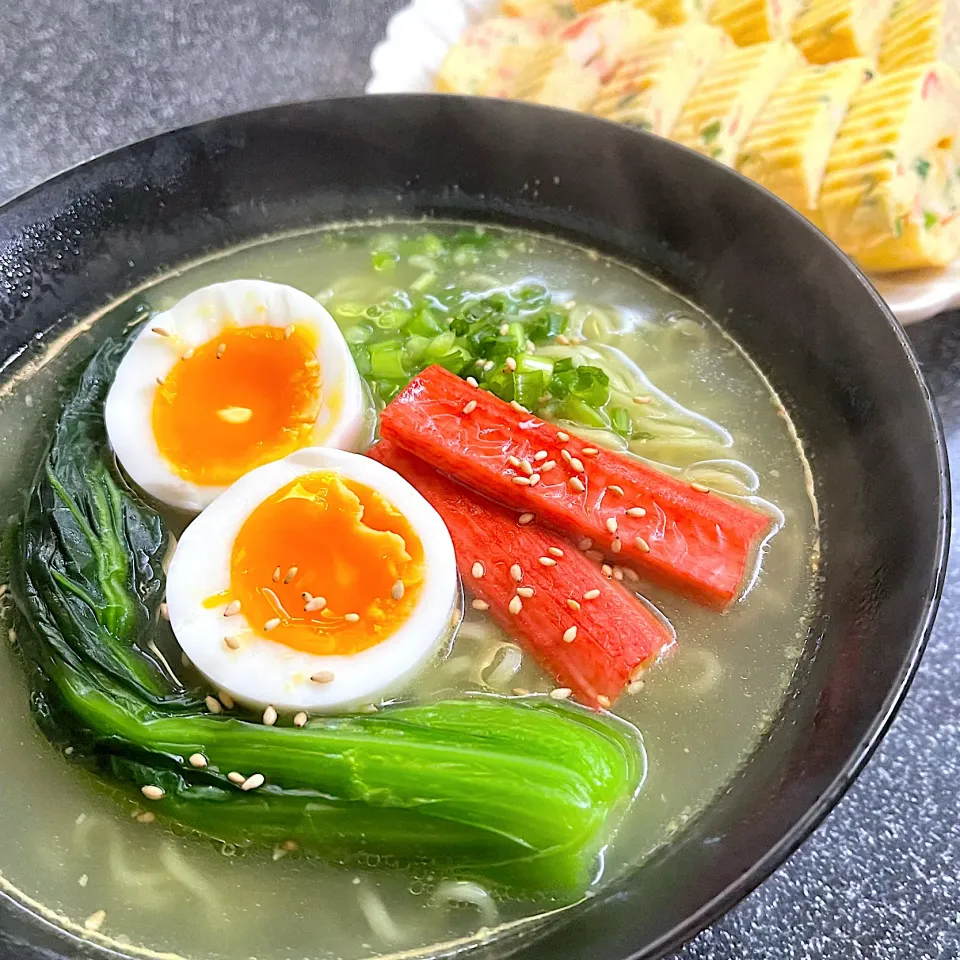 塩ラーメンとアレンジ伊達巻♫|あゆみさん