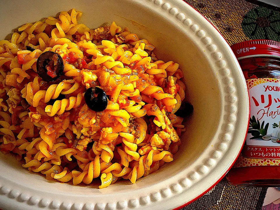 あるモノでトマト🍅ソースショートパスタ🍝ハリッサ入り|ジュンコ バイヤーさん