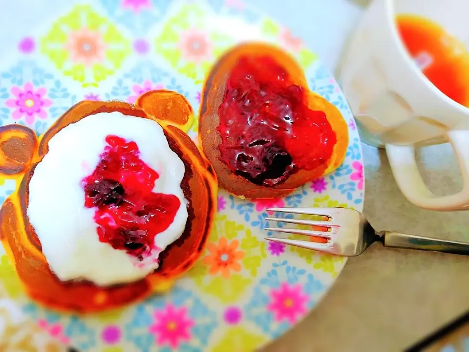 Snapdishの料理写真:きび砂糖cooking☆ホットケーキにヨーグルトとジャムをのっけてみた|yuika☆さん