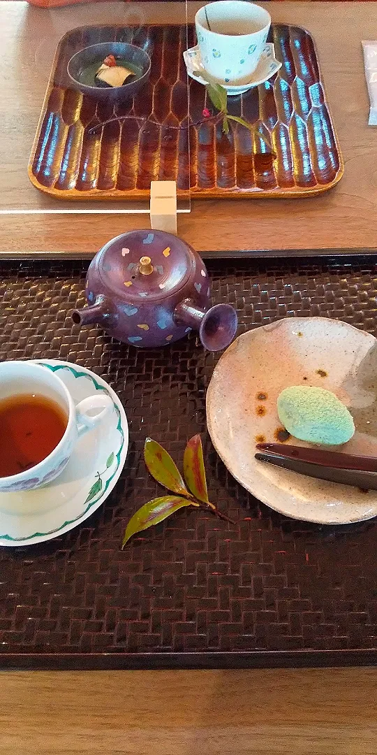 九谷焼美術館で中国茶とウグイス餅🍵
外はしんしんと雪が降り続いています🌨️
春よ来い|さくらんぼさん