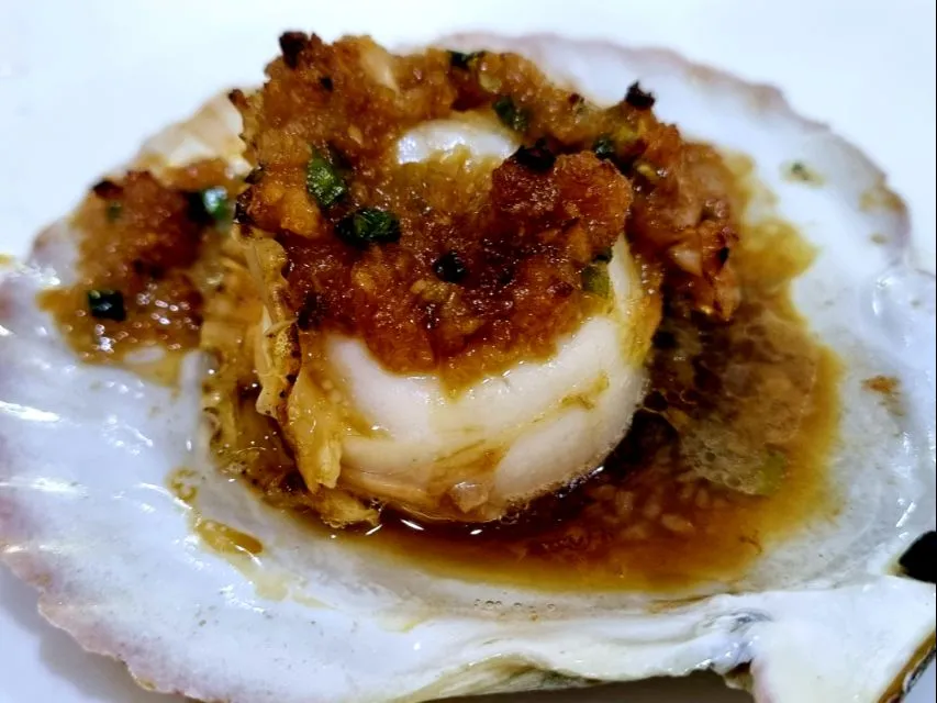 grilled Hokkaido scallops with minced garlic|steven z.y.さん