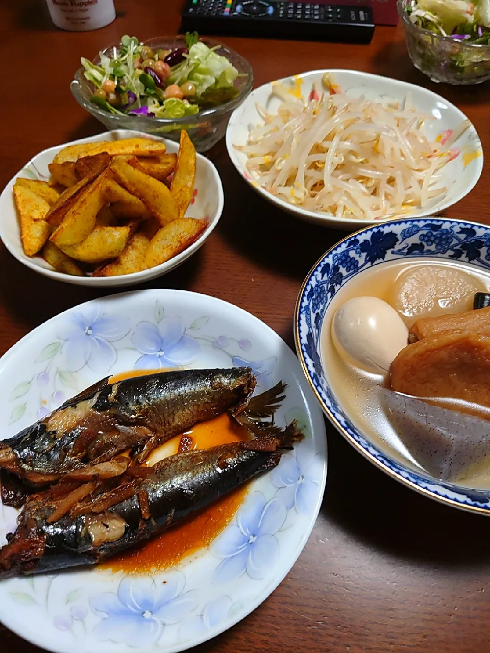 イワシの骨までやわらか煮
おでん
フライドポテトカレー味
もやしサラダ
サラダ|ぱやさん