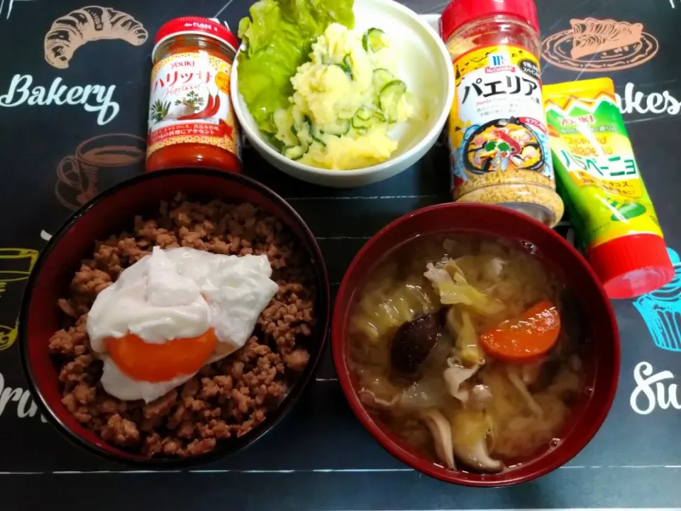 そぼろ丼🐷|かめ吉くんさん