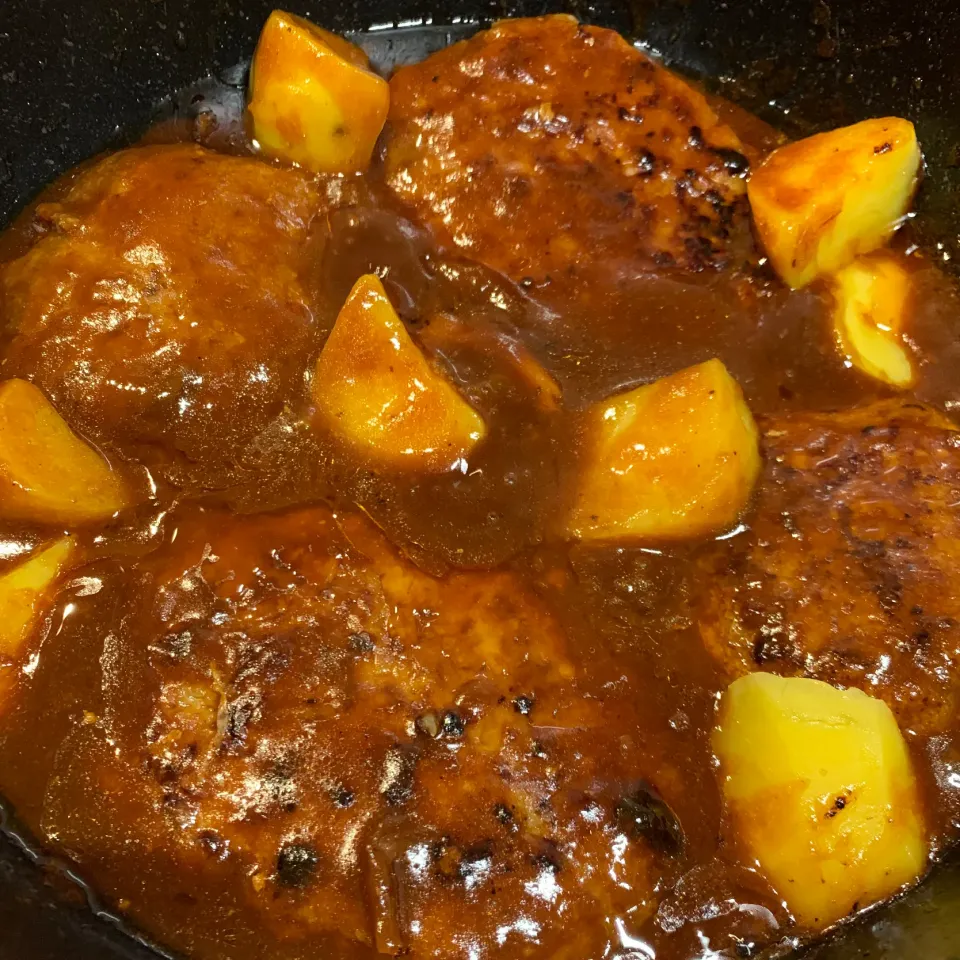 夜ご飯😀大豆のお肉乾燥タイプで煮込みハンバーグに🤲|とまこ(*^o^*)さん