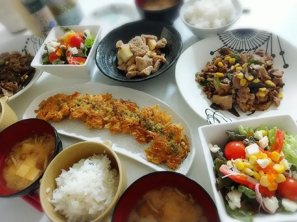 夕食(*^^*)
豚肉と野菜たっぷりのすき焼きのタレ炒め～(ピーマン、舞茸、コーン)
海鮮竜田揚げ(マグロ、イカ、カンパチ)
えのきのチーズカリカリ焼き
サラダ🥗(サニーレタス、ミニトマト、カニカマ、コーン、チーズ)
お味噌汁(なめこ、豆腐)|プリン☆さん