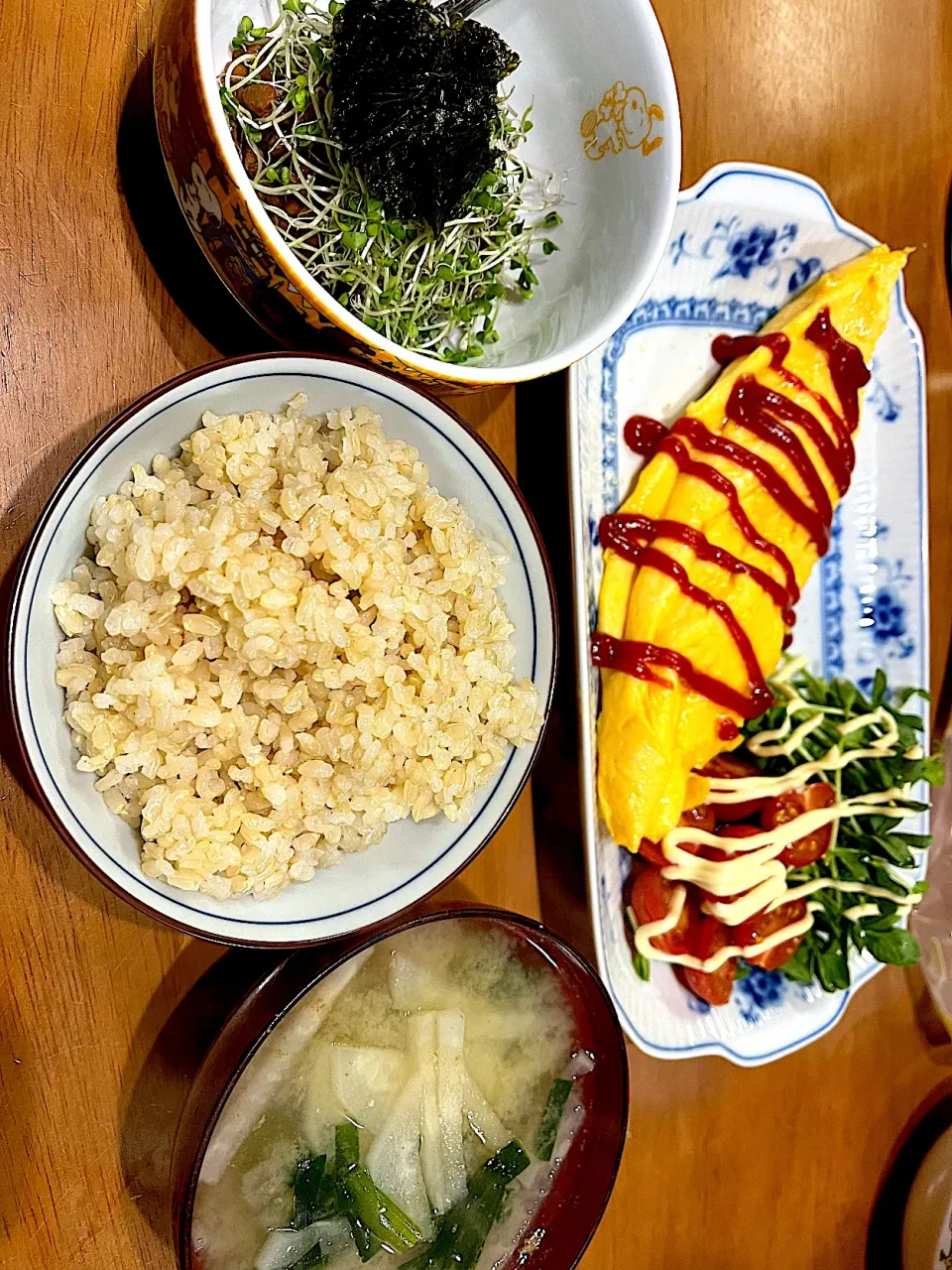 Snapdishの料理写真:#夕飯　やわらか玄米ご飯、やわらかふわとろオムレツ、ブロッコリースプラウト海苔納豆、豆苗トマトサラダ、大根ニラ味噌汁|ms903さん