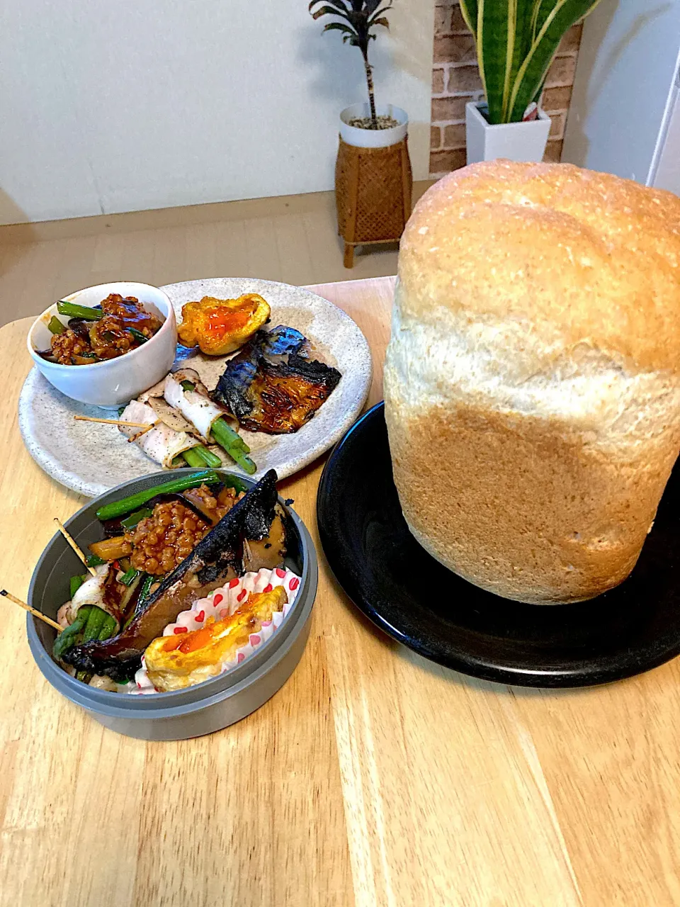 朝焼き全粒粉食パン🍞と旦那さんお弁当＆myランチプレート(๑❛ัᴗ❛ั๑) Ⱡ~ Ɩ  ̶̅ ƕ ♬|さくたえさん