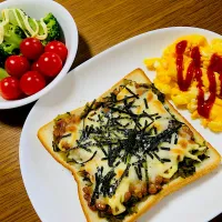 Snapdishの料理写真:高菜と納豆のチーズトースト|えまにえるさん