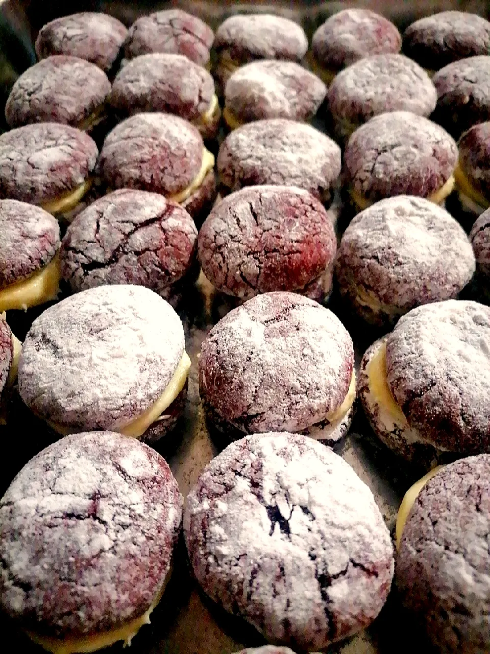 red velvet crinkles with cream cheese filling|Shinobuさん