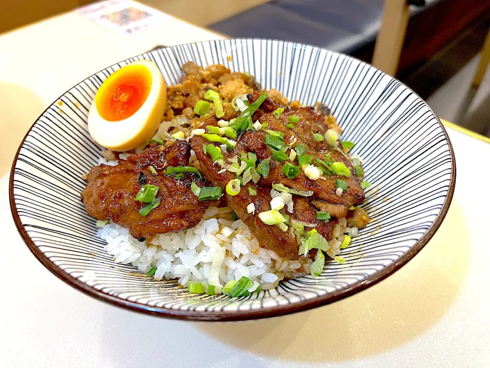 Grilled beef tsukimi rice bowl|skyblueさん