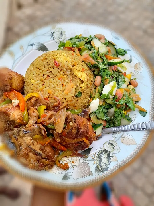 EGG JOLLOF RICE
PEPERRED CHICKEN
AND YUMMY SALAD🥗|Hauwa Waleedah Sadiqさん