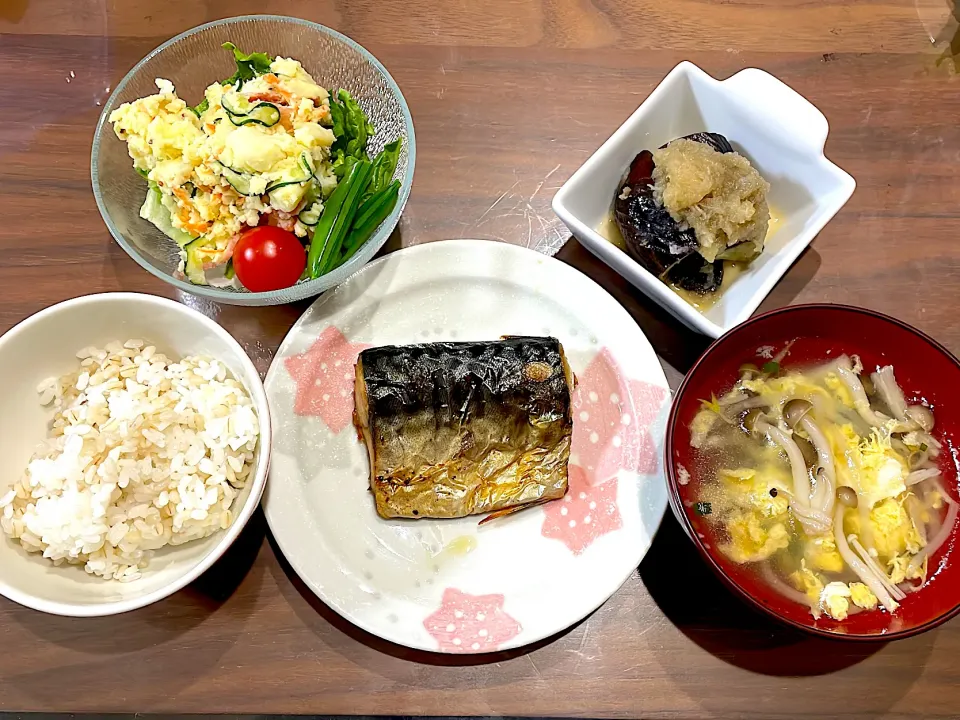 塩サバ　きのこと卵の中華スープ　茄子のおろし煮　ポテトサラダ|おさむん17さん