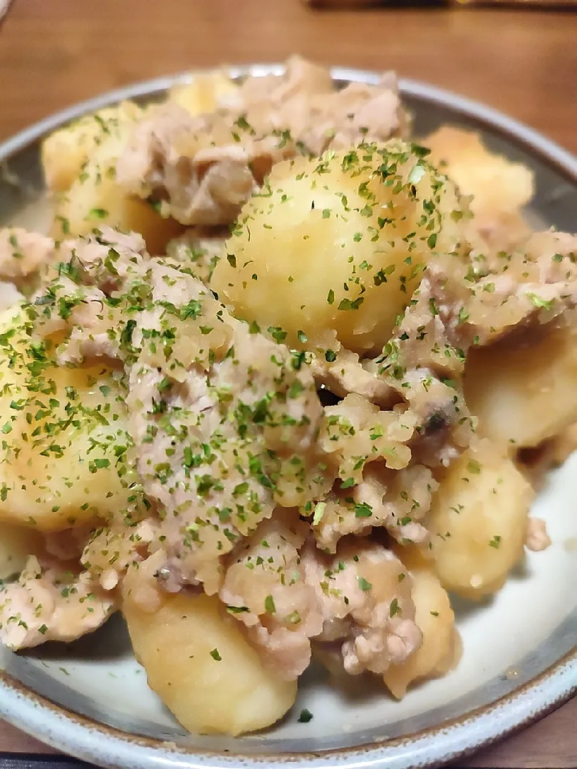 突然一人暮らしが始まったおっさんの粉吹風肉じゃが|へりへりさん