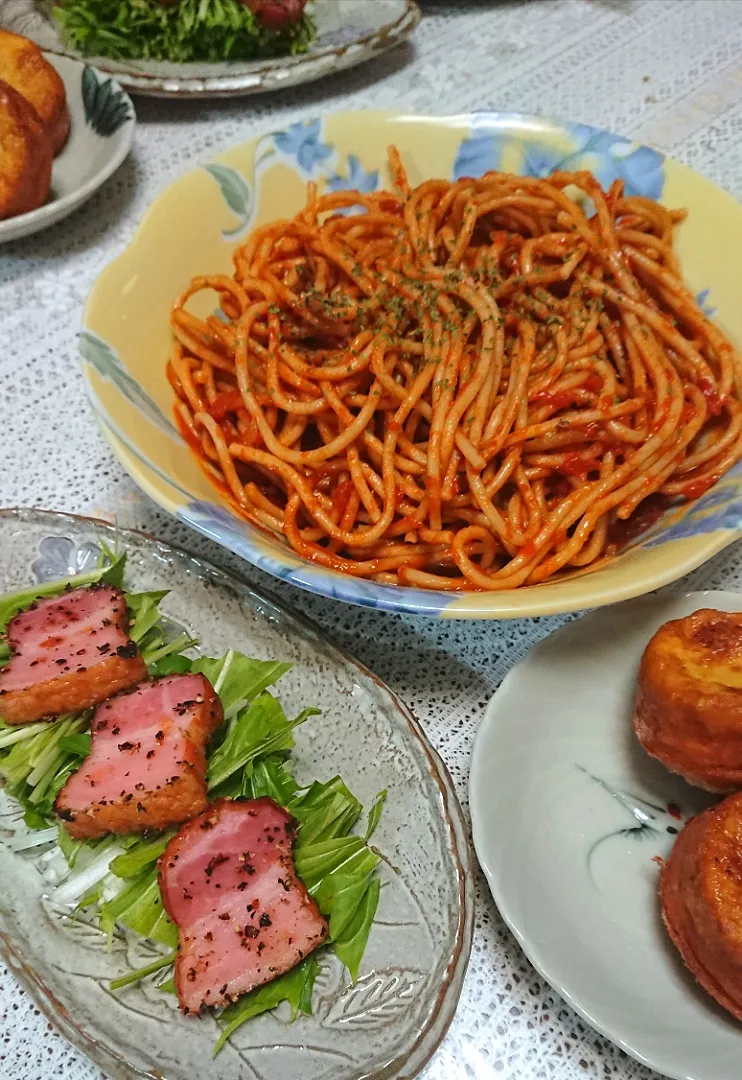 全粒粉パスタ、肉じゃが茶巾、ベーコンソテーの晩ごはん|ユミさん