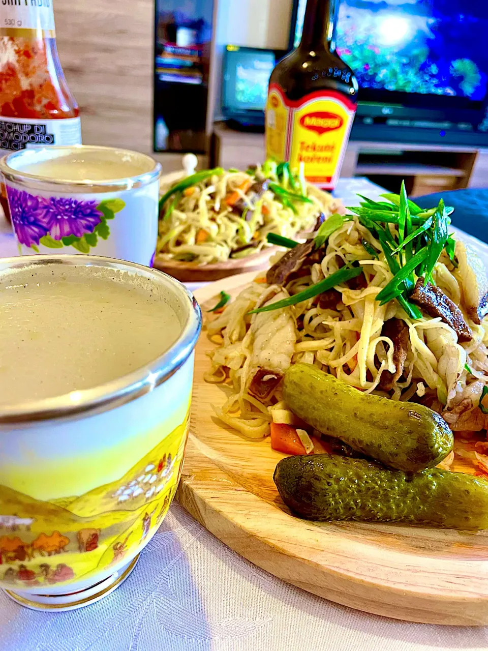 Mongolian yaki soba 🍝🍝kimchi 🥗🥗milk tea☕️☕️😋😋👍👍❤️❤️|baskaさん