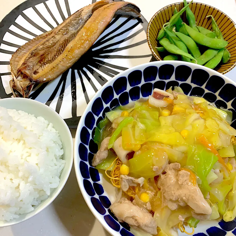 夜ご飯😉さんまの開き、枝豆、皿うどん|とまこ(*^o^*)さん