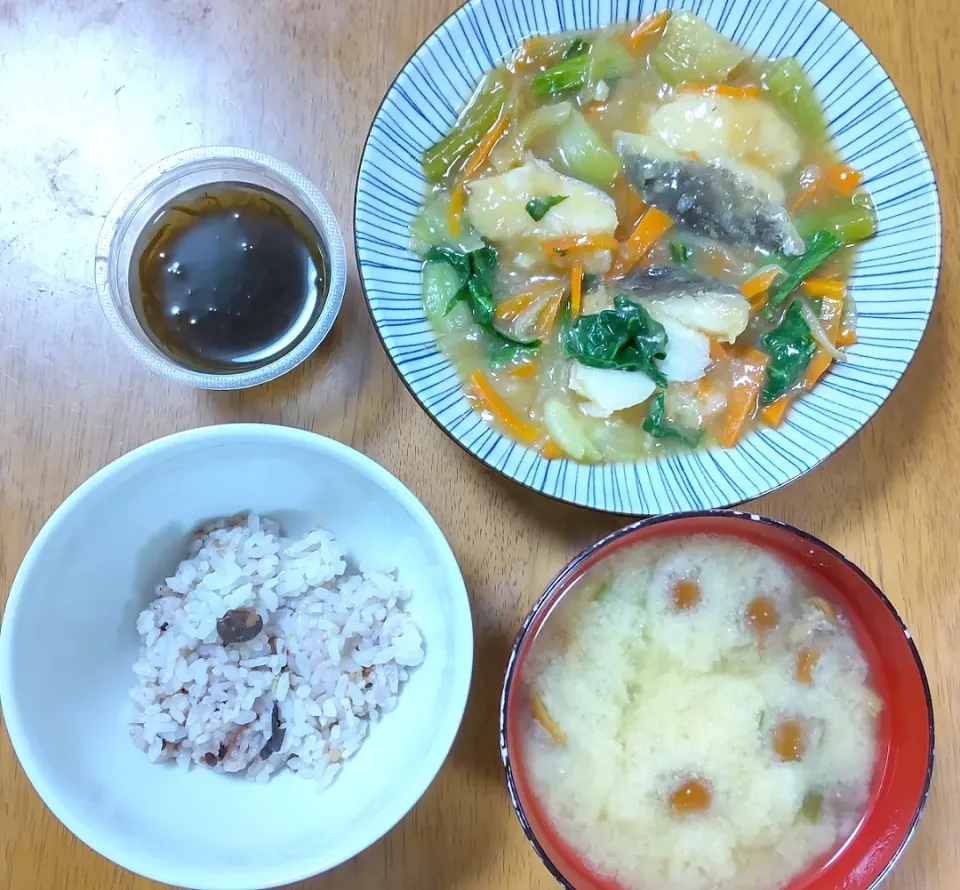 2022 0202　鱈とチンゲン菜のうま煮　もずく　なめことわかめのお味噌汁|いもこ。さん