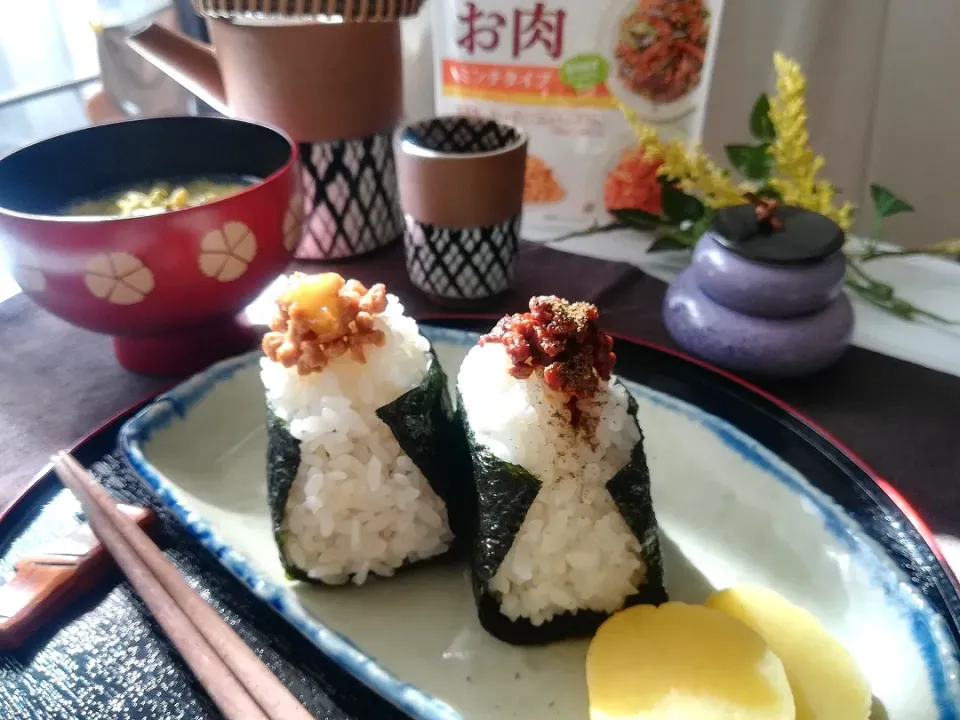 Snapdishの料理写真:大豆のお肉でパパっと肉味噌おにぎり🍙|choco_obaaさん