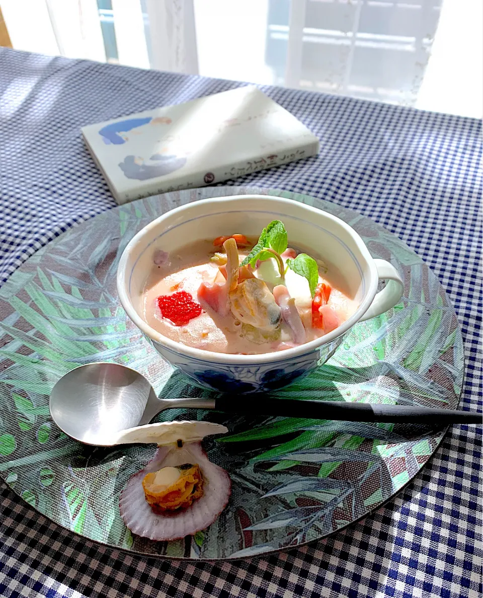 シュトママさんの料理 安上がり　カラフル大根の型抜き屑野菜と帆立の稚貝でクリームスープ|シュトママさん