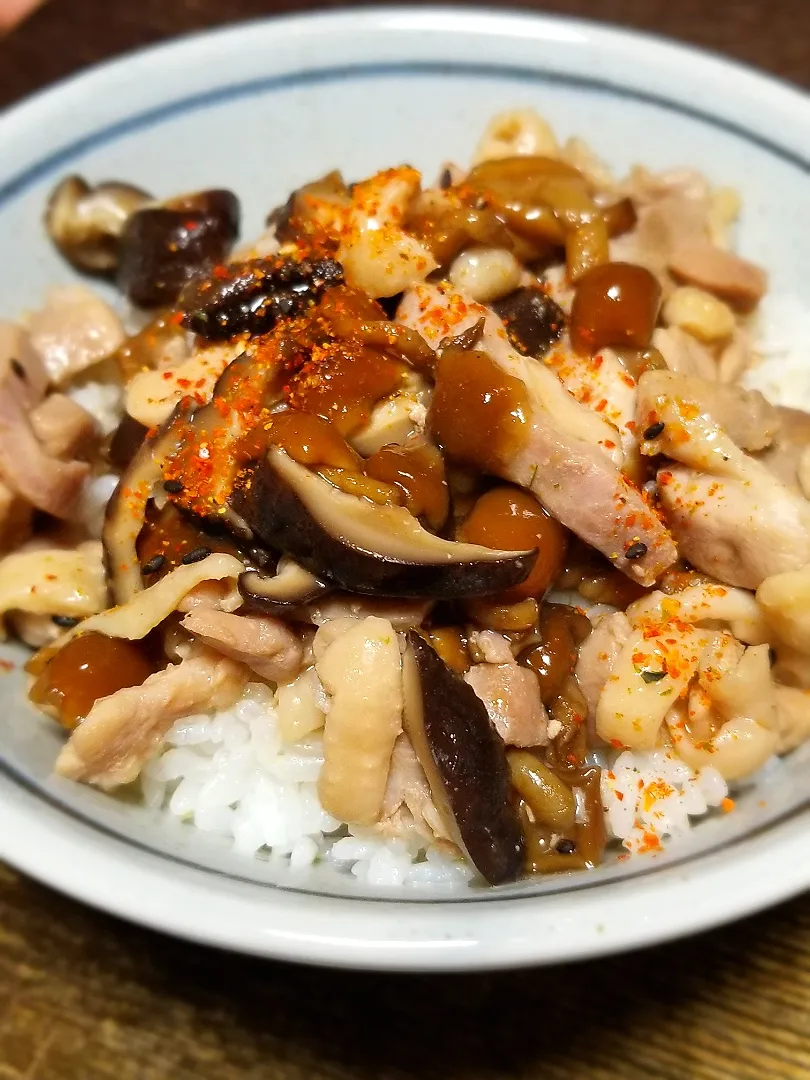 Snapdishの料理写真:下北鶏de鶏なめこ丼|ぱんだのままんさん