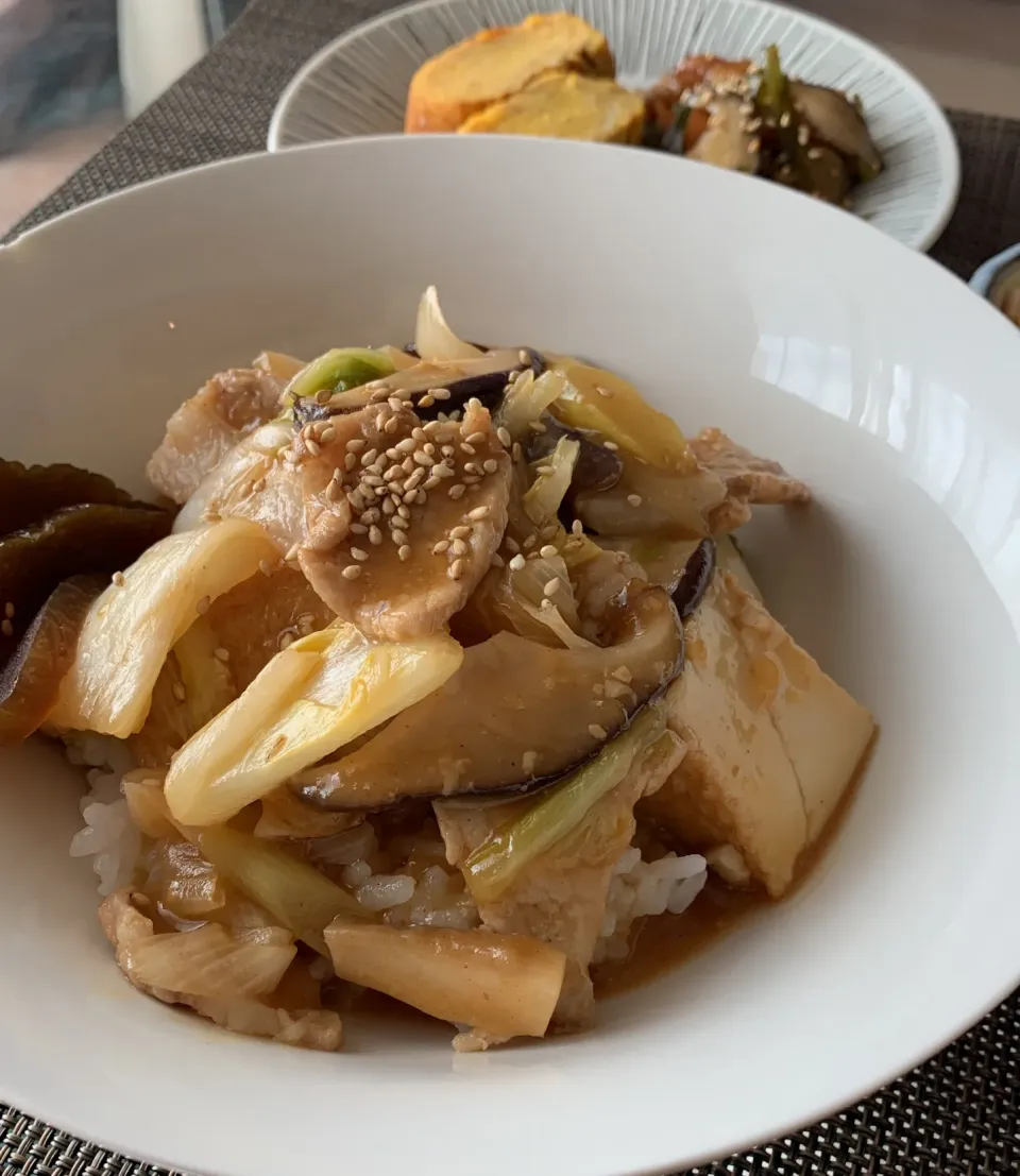 豚肉と野菜の味噌炒め丼|ともえ☆さん