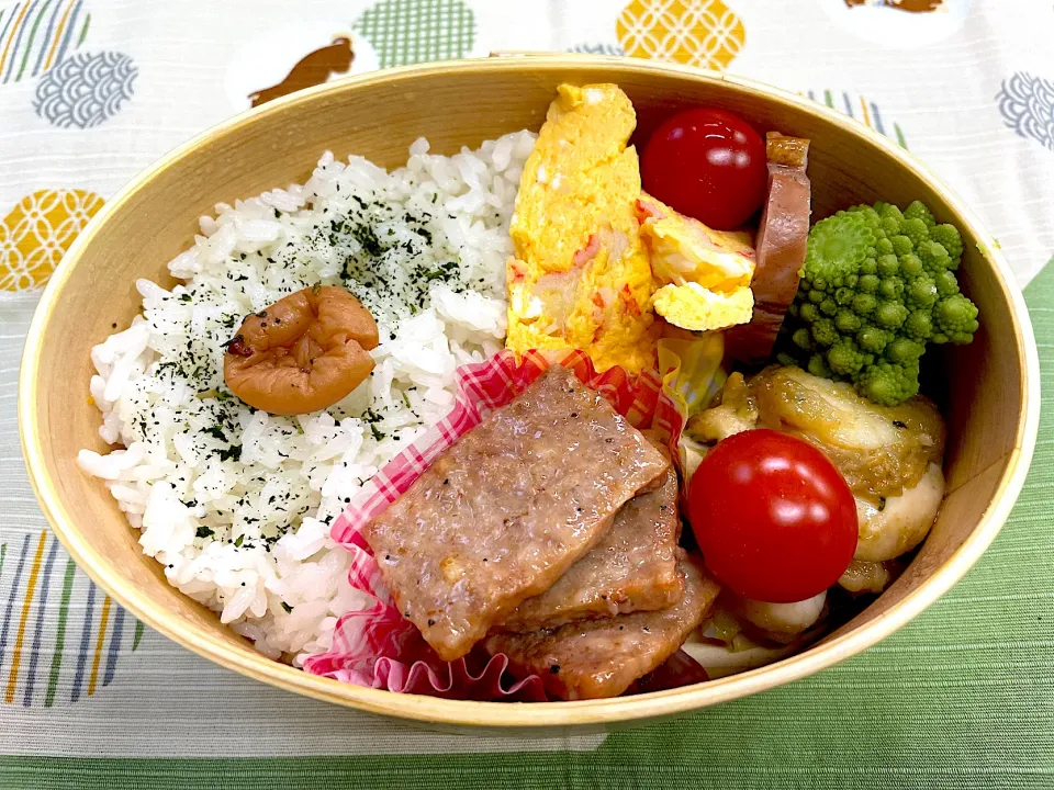 焼肉、カニカマ玉子焼き、ホタテソテー、かも肉🍱|なお🅿️さん