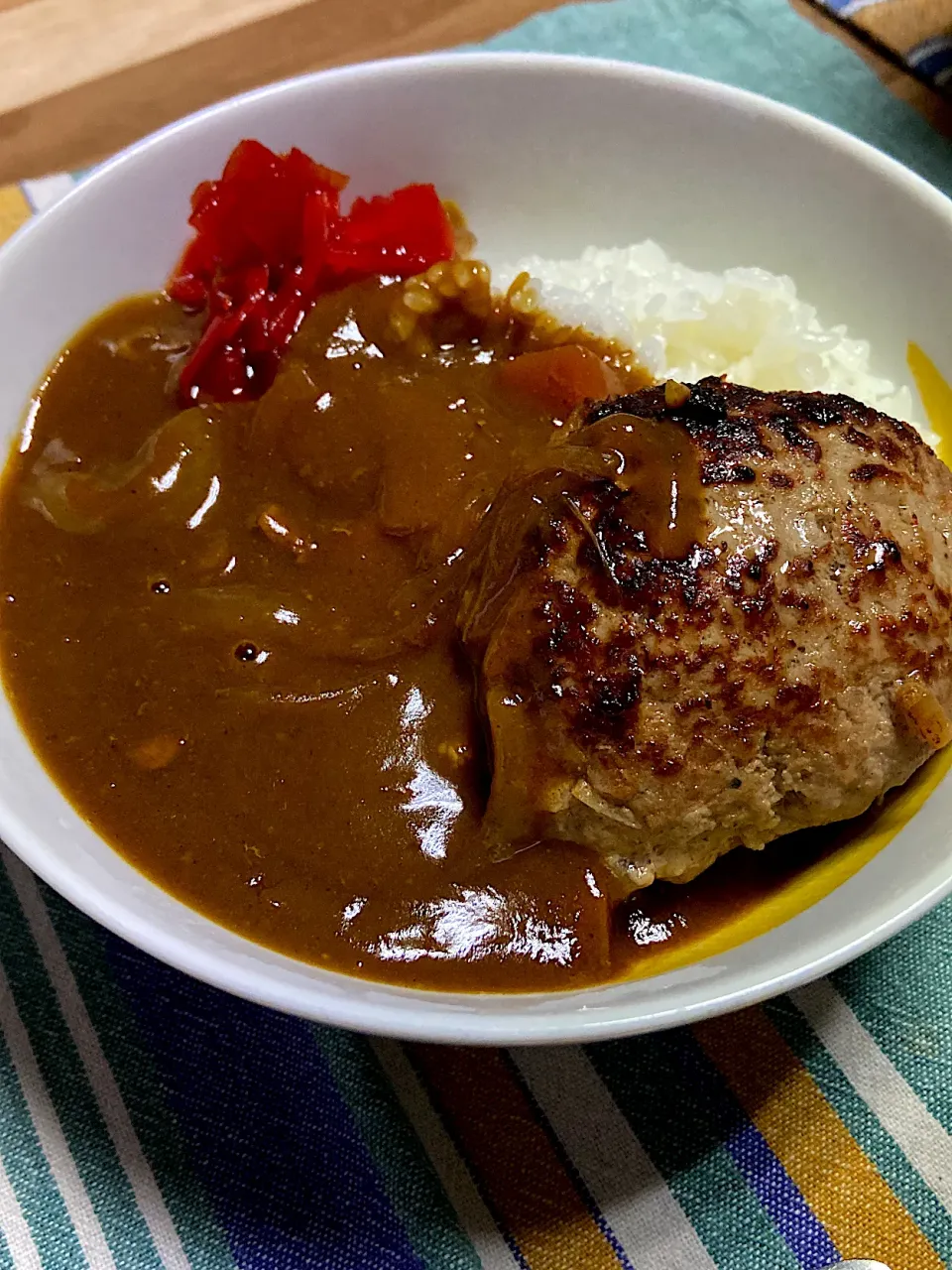 お夕飯。3日目のカレーライス🍛は、ハンバーグカレーです。|renharuruさん