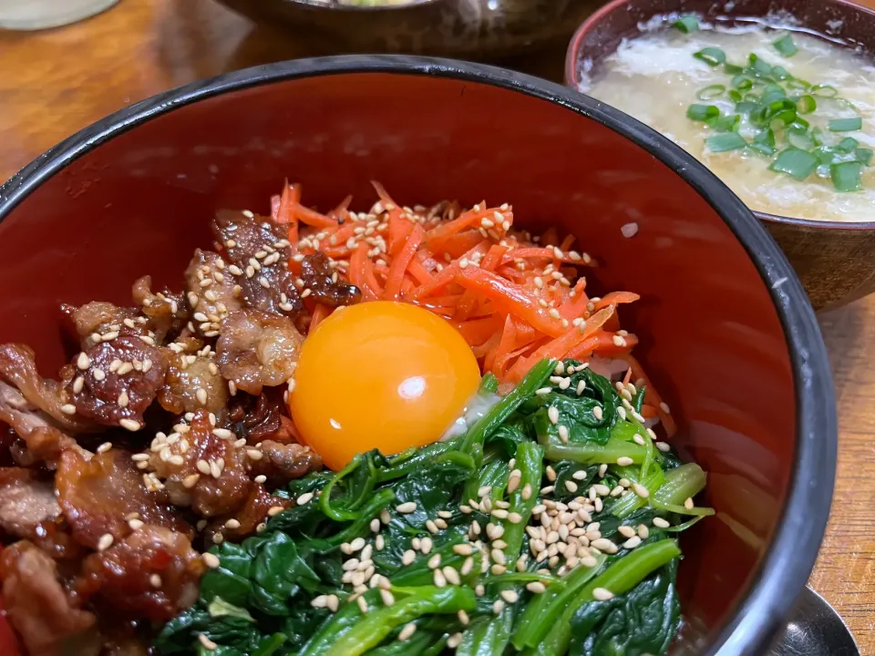 Snapdishの料理写真:ほうれん草と豚肉のピビンバ風丼|さんだーさん