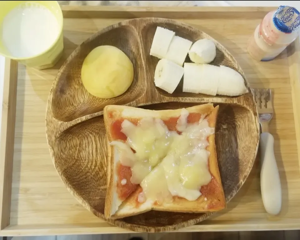 ビタミン野菜がたりなーい朝食💦⭐ケチャップでピザパン|きむめぐさん