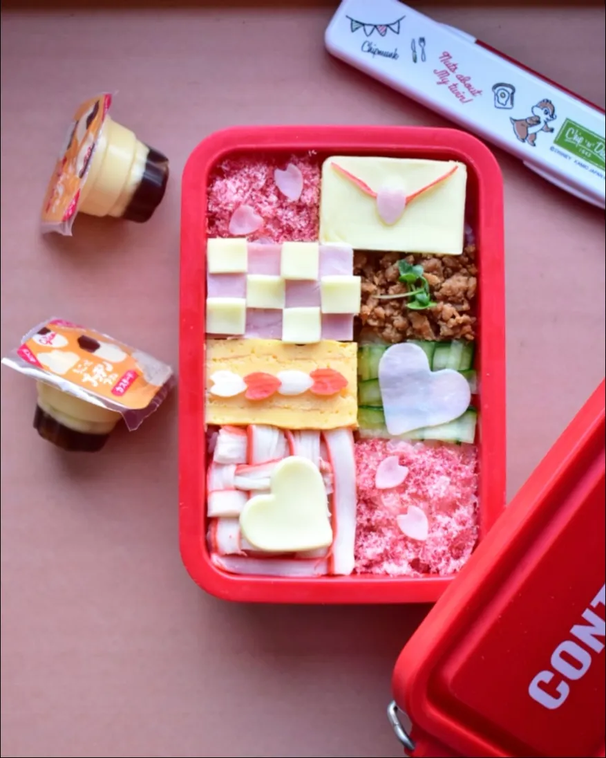 Snapdishの料理写真:バレンタインモザイク弁当|みひゃるさん