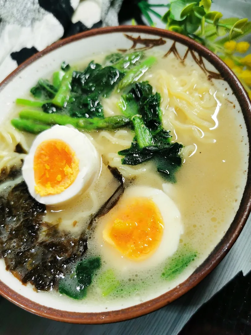 Snapdishの料理写真:まるちゃん濃厚とんこつラーメン🍜|ペンギンさん