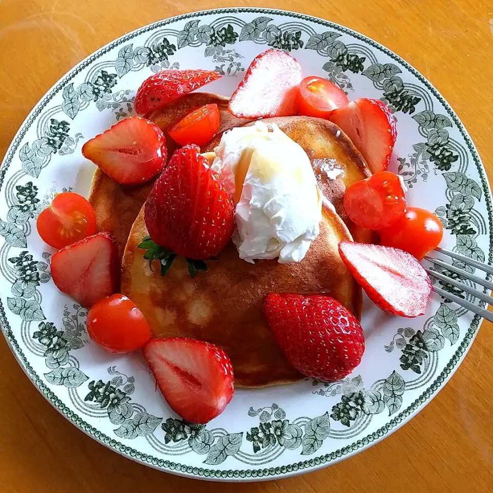 いちご🍓とミニトマト🍅のパンケーキ
クリームチーズ乗せ(✪▽✪)|manmalさん