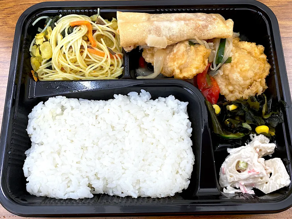 あんこうの唐揚げとチリソース春巻きのお弁当|Kouji  Kobayashiさん