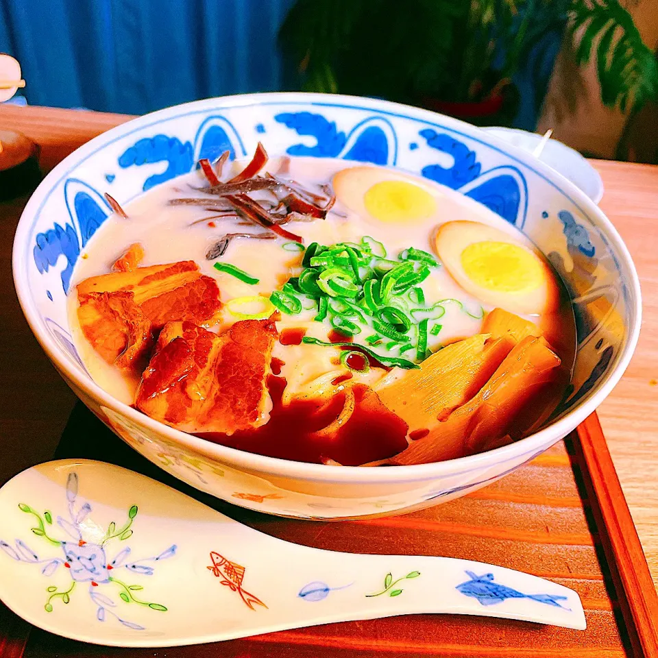 今夜は久しぶりに自宅で🍜豚骨ラーメン|Sの食卓さん