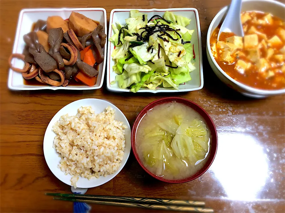 イカと里芋の煮物　キャベツときゅうりの塩昆布あえと丸美屋の麻婆豆腐！|yukiさん