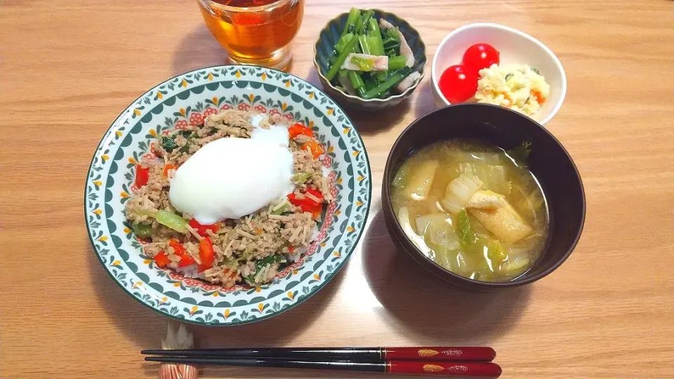 温玉のせひき肉丼定食|みんさん