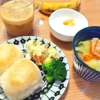 Snapdishの料理写真:手作りパン＆ポトフ朝食|みんさん