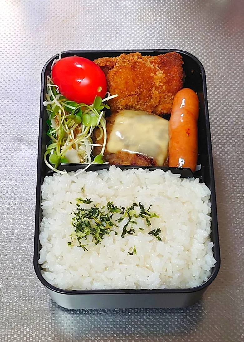 チーズハンバーグ&チキンカツ弁当|黒川克博さん