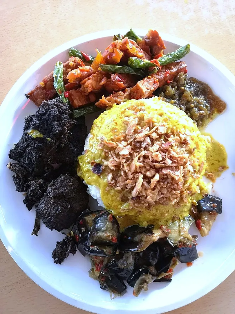 Snapdishの料理写真:Nasi padang|Heriheroさん