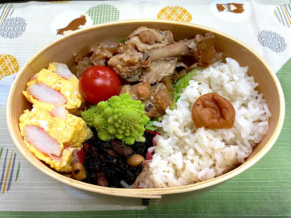 鶏もも、カニカマ玉子焼きとしょうがご飯🍱|なお🅿️さん